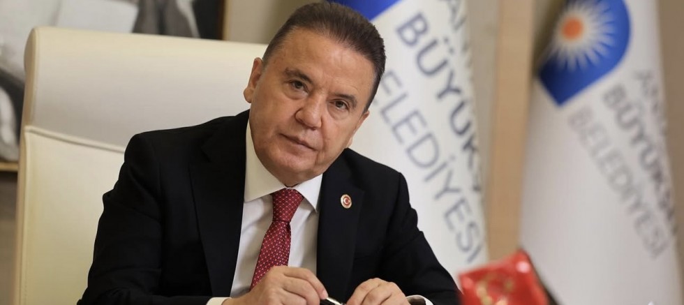 Antalya Büyükşehir Belediye Başkanı Muhittin Böcek, bugün rahatsızlanarak hastaneye kaldırıldı. İşte gelişmenin detayları