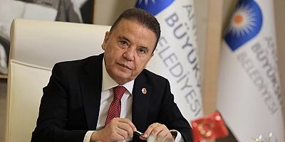 Antalya Büyükşehir Belediye Başkanı Muhittin Böcek, bugün rahatsızlanarak hastaneye kaldırıldı. İşte gelişmenin detayları